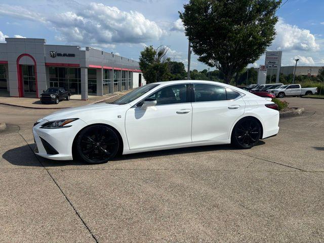 Photo of 2022 Ultra White Lexus ES 350