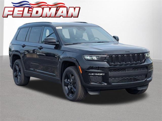 Photo of 2025 Diamond Black Crystal Pearl-Coat Exterior Paint Jeep Grand Cherokee
