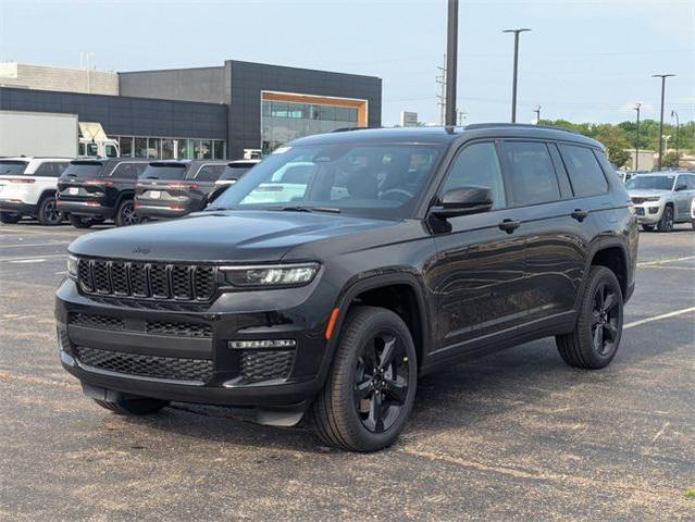 Photo of 2025 Diamond Black Crystal Pearl-Coat Exterior Paint Jeep Grand Cherokee
