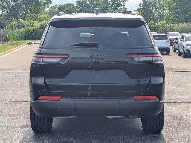 Photo of 2025 Diamond Black Crystal Pearl-Coat Exterior Paint Jeep Grand Cherokee