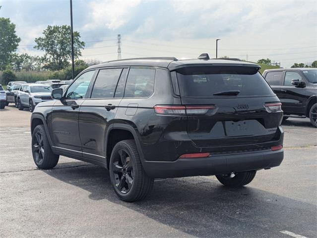 Photo of 2025 Diamond Black Crystal Pearl-Coat Exterior Paint Jeep Grand Cherokee