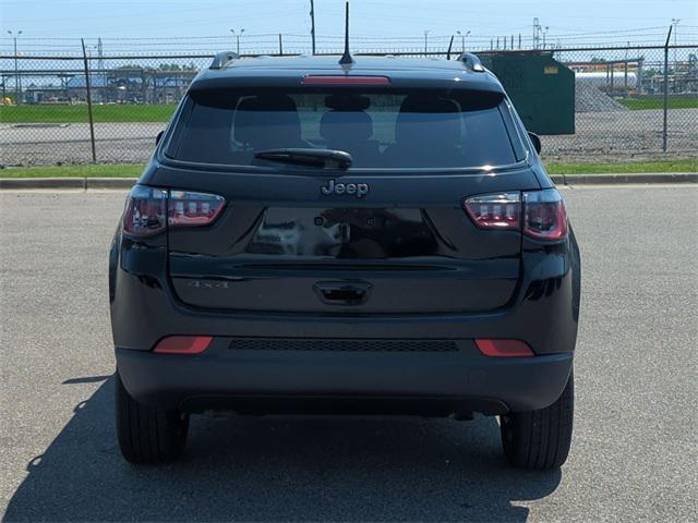 Photo of 2024 Diamond Black Crystal Pearlcoat Jeep Compass