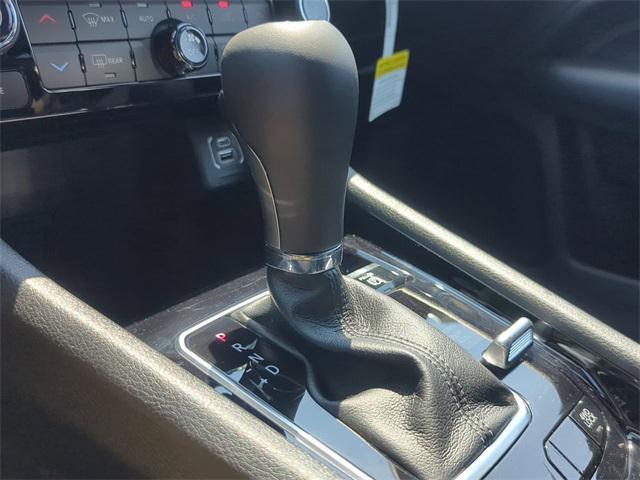 Photo of 2024 Diamond Black Crystal Pearlcoat Jeep Compass
