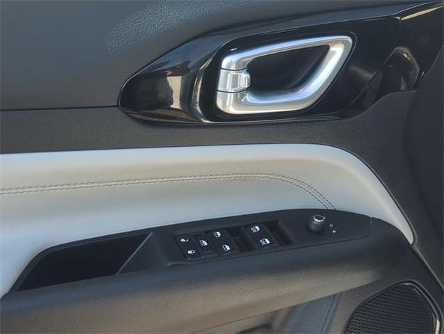 Photo of 2024 Bright White Clearcoat Jeep Compass