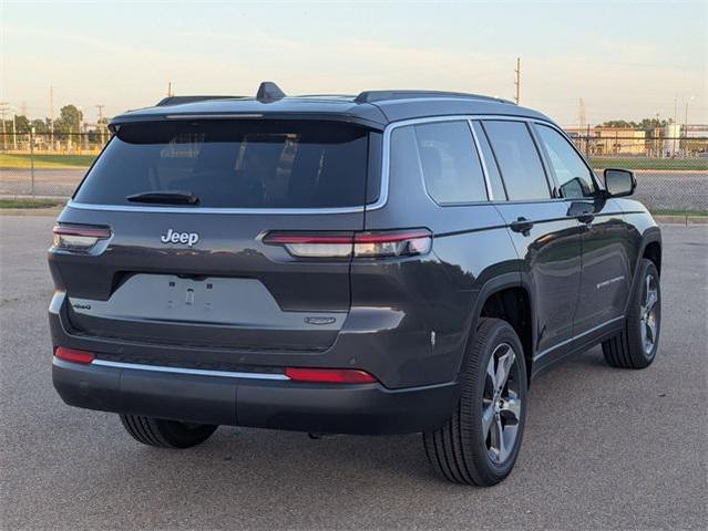 Photo of 2025 Baltic Gray Metallic Clear-Coat Exterior Paint Jeep Grand Cherokee