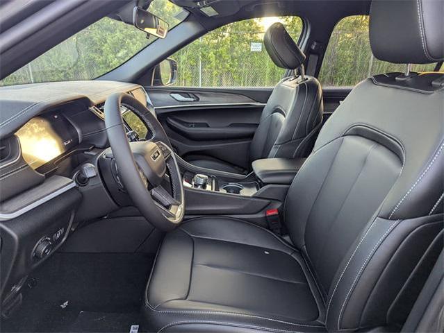 Photo of 2025 Baltic Gray Metallic Clear-Coat Exterior Paint Jeep Grand Cherokee