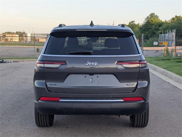 Photo of 2025 Baltic Gray Metallic Clear-Coat Exterior Paint Jeep Grand Cherokee