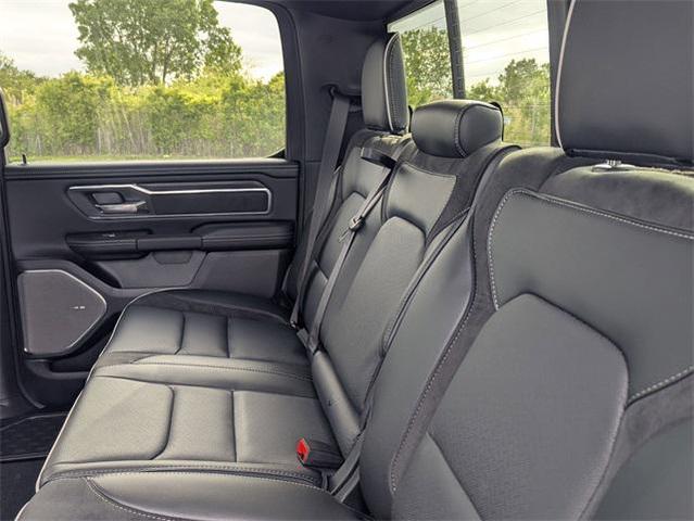 Photo of 2025 Diamond Black Crystal Pearl-Coat Exterior Paint RAM 1500