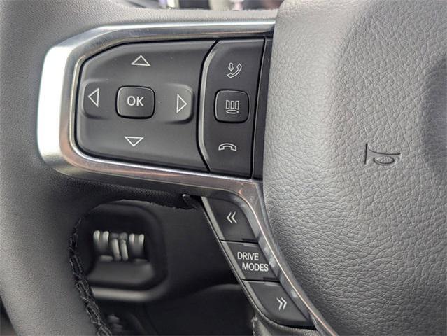 Photo of 2025 Diamond Black Crystal Pearl-Coat Exterior Paint RAM 1500