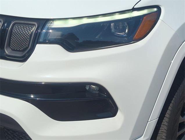 Photo of 2022 Bright White Clearcoat Jeep Compass