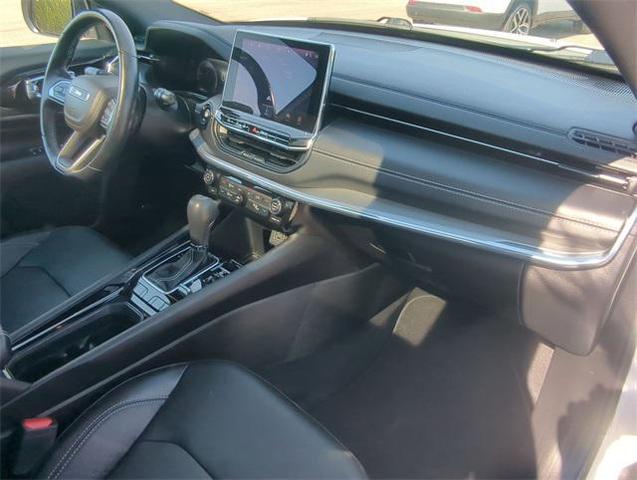Photo of 2022 Bright White Clearcoat Jeep Compass