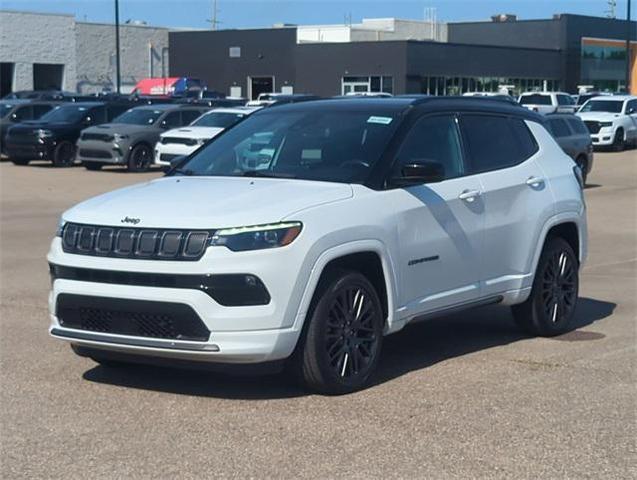 Photo of 2022 Bright White Clearcoat Jeep Compass