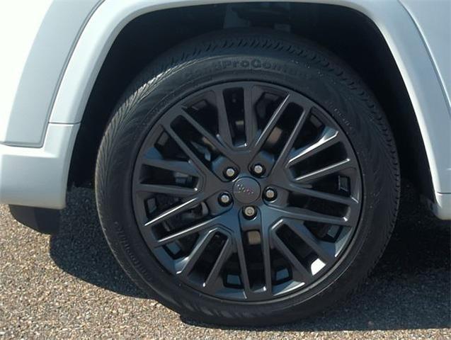 Photo of 2022 Bright White Clearcoat Jeep Compass