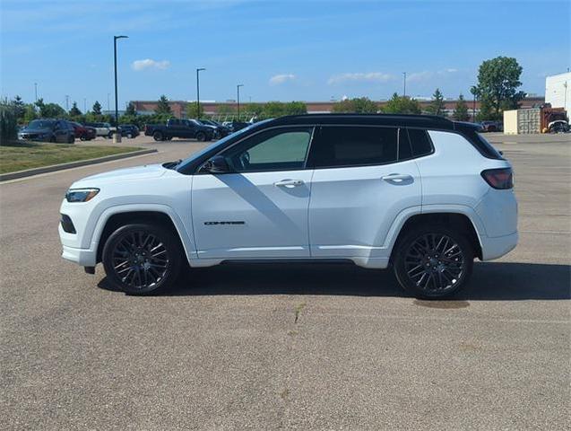 Photo of 2022 Bright White Clearcoat Jeep Compass