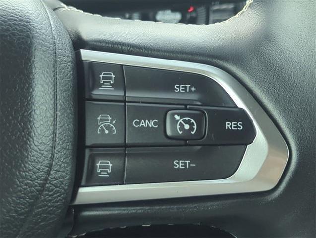 Photo of 2022 Bright White Clearcoat Jeep Compass