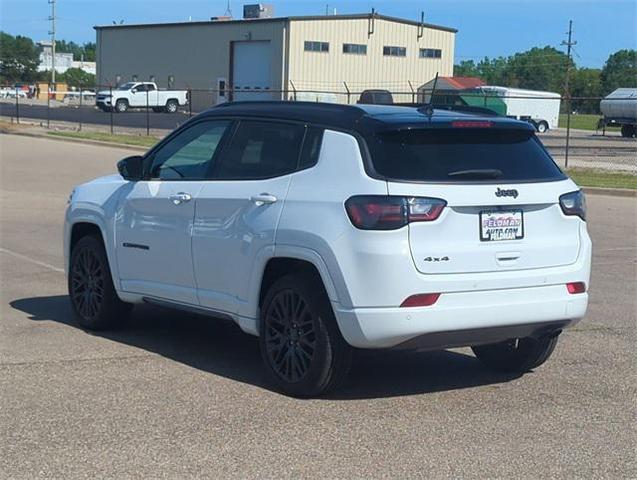 Photo of 2022 Bright White Clearcoat Jeep Compass