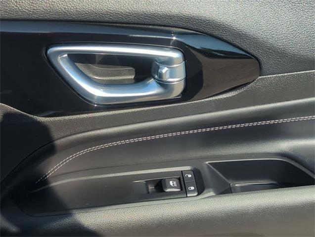 Photo of 2022 Bright White Clearcoat Jeep Compass