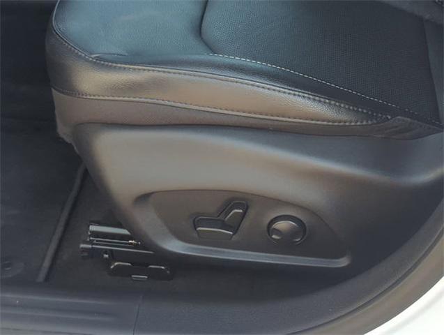 Photo of 2022 Bright White Clearcoat Jeep Compass