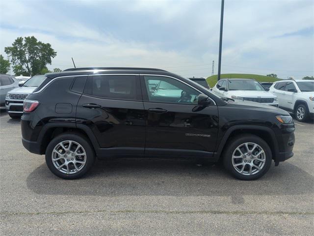 Photo of 2024 Diamond Black Crystal Pearlcoat Jeep Compass
