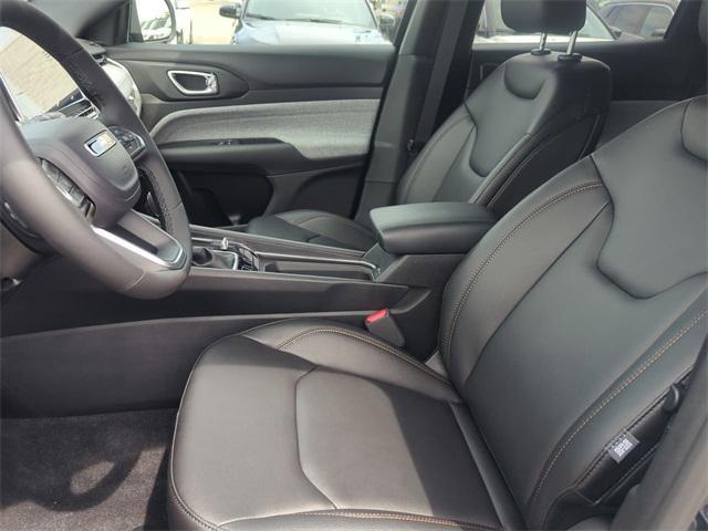 Photo of 2024 Diamond Black Crystal Pearlcoat Jeep Compass