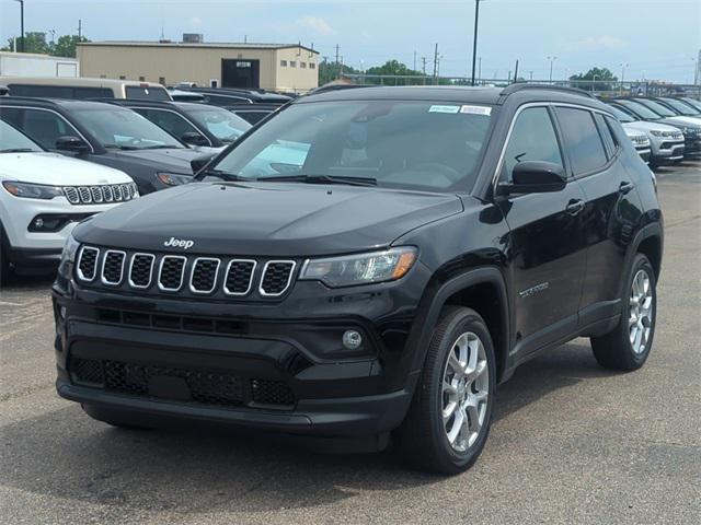 Photo of 2024 Diamond Black Crystal Pearlcoat Jeep Compass