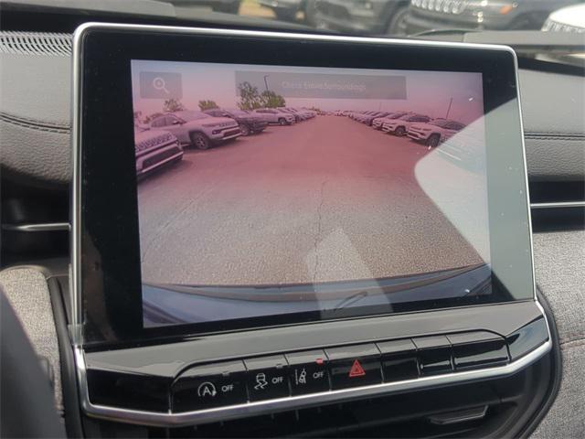Photo of 2024 Diamond Black Crystal Pearlcoat Jeep Compass