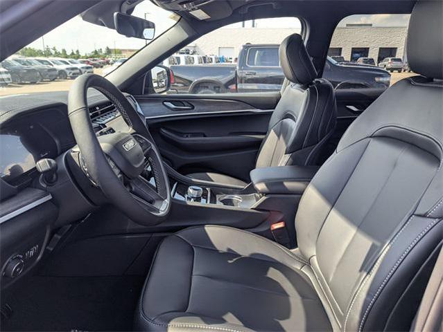 Photo of 2025 Baltic Gray Metallic Clear-Coat Exterior Paint Jeep Grand Cherokee