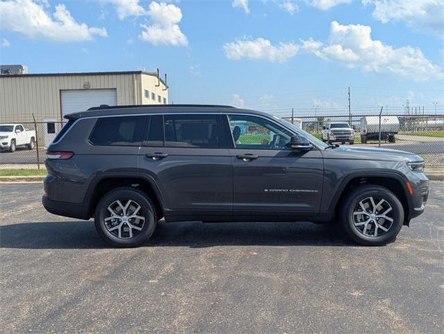 Photo of 2025 Baltic Gray Metallic Clear-Coat Exterior Paint Jeep Grand Cherokee