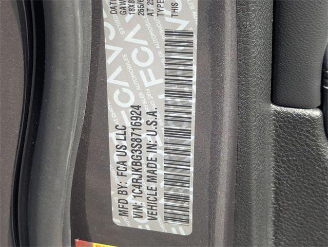 Photo of 2025 Baltic Gray Metallic Clear-Coat Exterior Paint Jeep Grand Cherokee