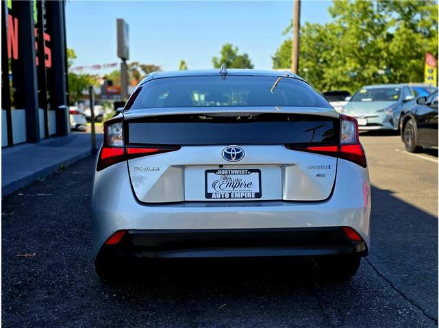Photo of 2022 Classic Silver Metallic Toyota Prius