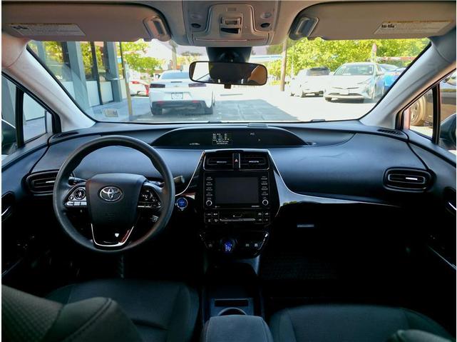 Photo of 2022 Classic Silver Metallic Toyota Prius
