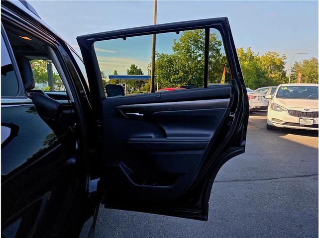 Photo of 2021 Midnight Black Metallic Toyota Highlander Hybrid