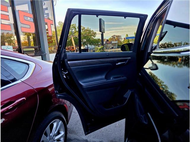 Photo of 2021 Midnight Black Metallic Toyota Highlander Hybrid