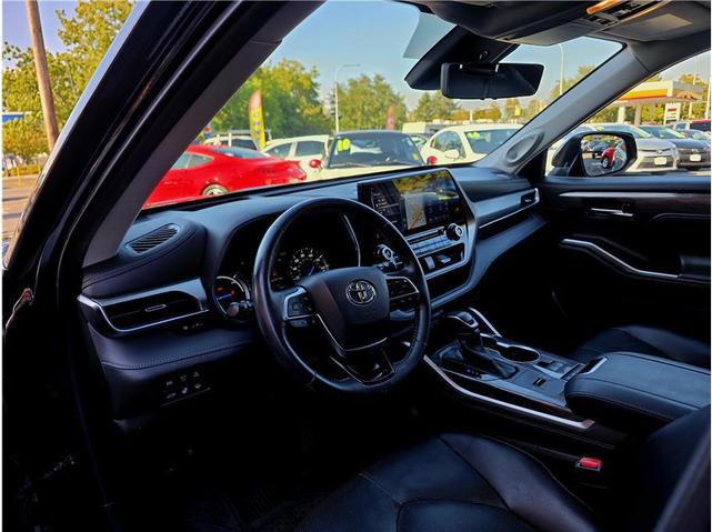 Photo of 2021 Midnight Black Metallic Toyota Highlander Hybrid