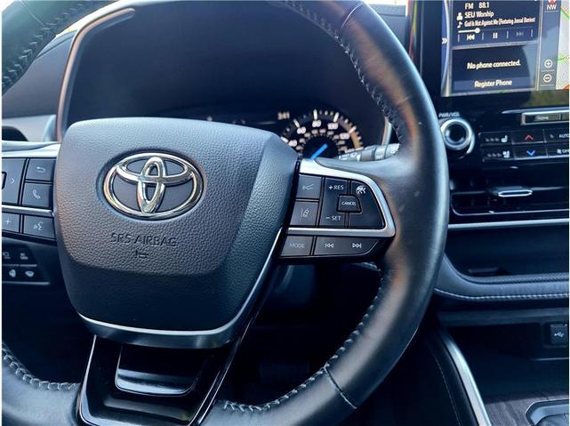 Photo of 2021 Midnight Black Metallic Toyota Highlander Hybrid