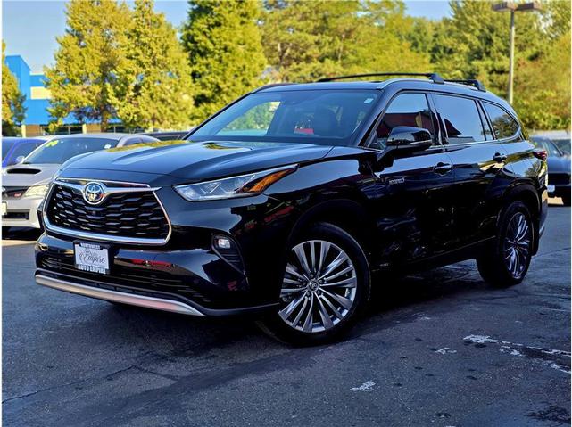 Photo of 2021 Midnight Black Metallic Toyota Highlander Hybrid