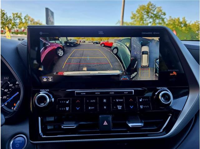 Photo of 2021 Midnight Black Metallic Toyota Highlander Hybrid