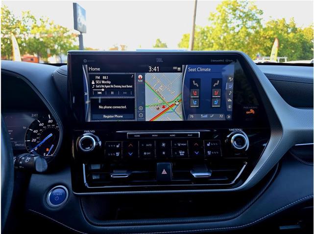 Photo of 2021 Midnight Black Metallic Toyota Highlander Hybrid