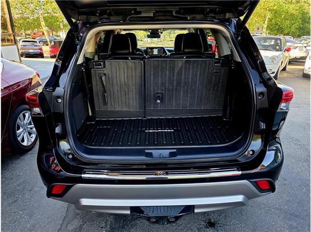 Photo of 2021 Midnight Black Metallic Toyota Highlander Hybrid