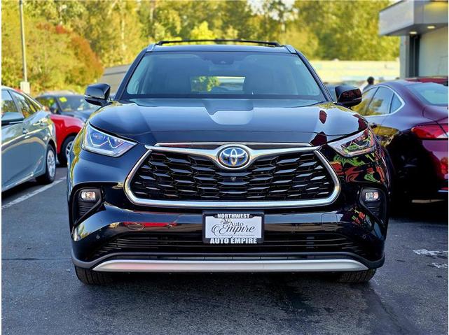 Photo of 2021 Midnight Black Metallic Toyota Highlander Hybrid