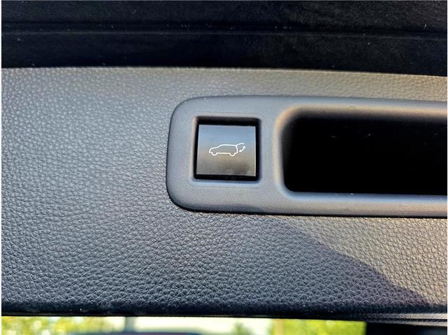 Photo of 2021 Midnight Black Metallic Toyota Highlander Hybrid