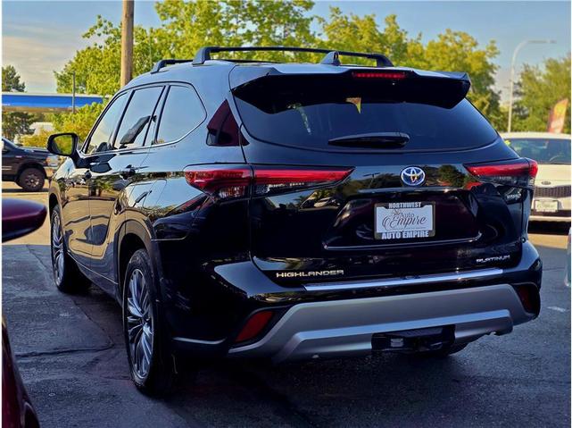 Photo of 2021 Midnight Black Metallic Toyota Highlander Hybrid
