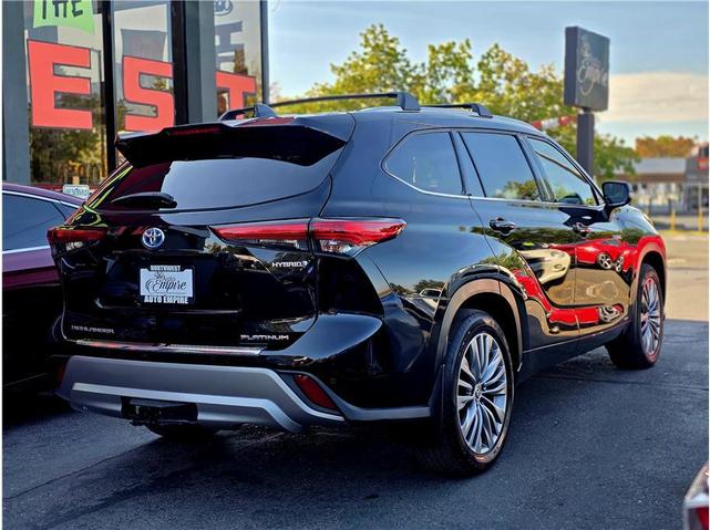 Photo of 2021 Midnight Black Metallic Toyota Highlander Hybrid