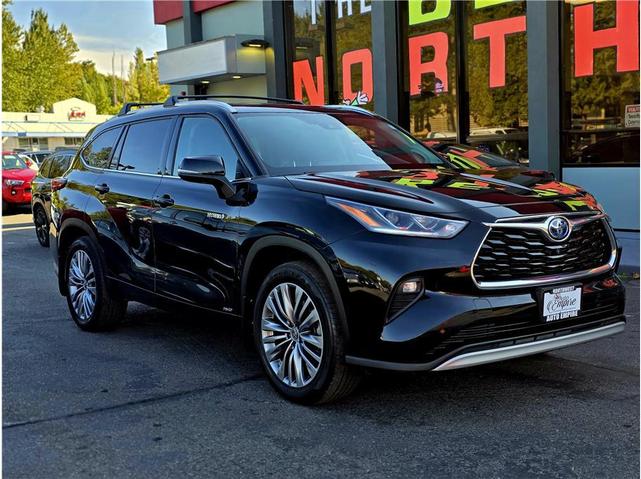 Photo of 2021 Midnight Black Metallic Toyota Highlander Hybrid
