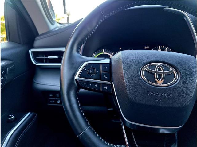 Photo of 2021 Midnight Black Metallic Toyota Highlander Hybrid
