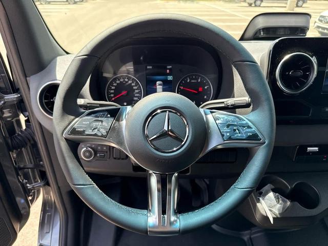 Photo of 2025 F61/Interior re Mercedes-Benz Sprinter 2500