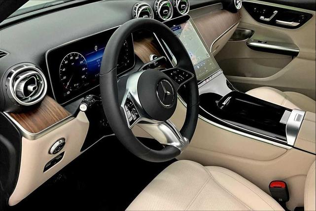 Photo of 2025 Black Mercedes-Benz GLC 300