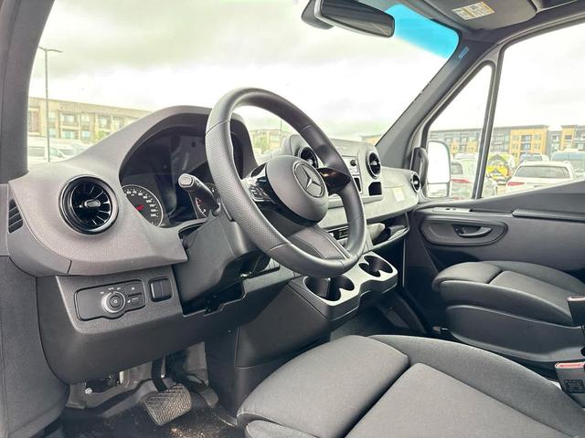 Photo of 2025 Arctic White Mercedes-Benz Sprinter 2500