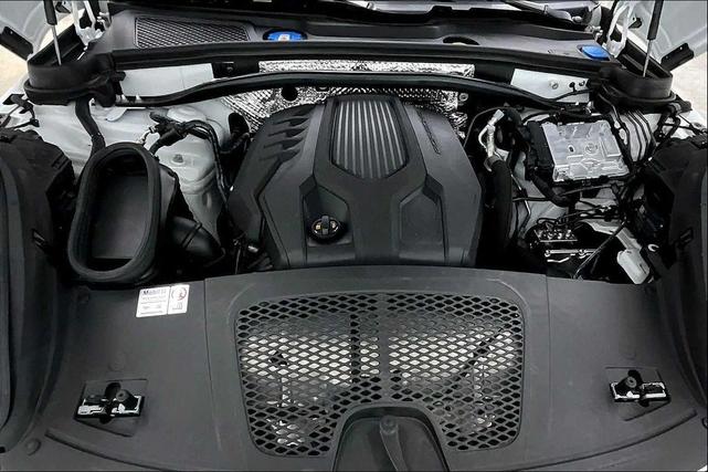 Photo of 2025 White Porsche Macan