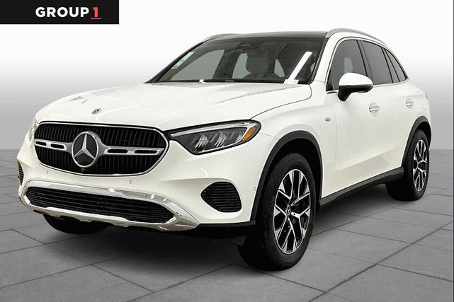 Photo of 2025 Polar White Mercedes-Benz GLC 350e